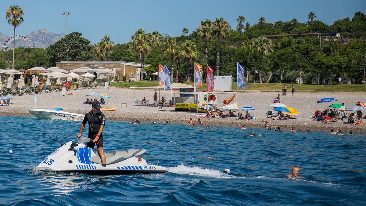 Boğulmalara karşı deniz polisine jet-ski verildi