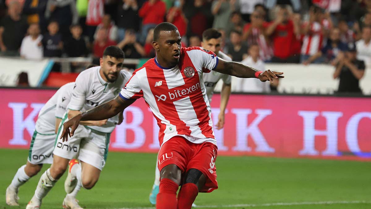 Antalyaspor, Haji Wright ile 3+1 yıllık sözleşme imzalayacak
