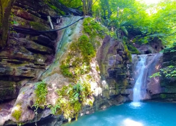 Turistik şelale yolunu ulaşıma kapattı