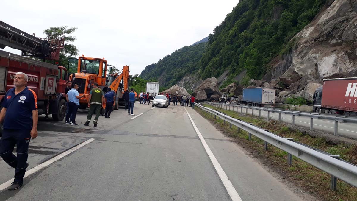 Artvin'de heyelan; 1 ölü