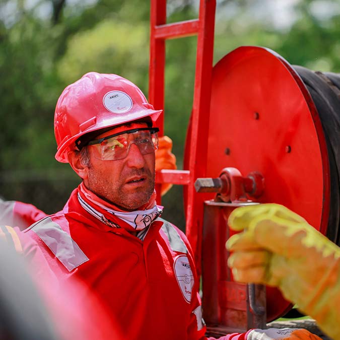 Aydem Yenilenebilir Enerji, Aydın, Muğla, Uşak ve Yalova'da Arama Kurtarma Derneği'yle (AKUT) birlikte vatandaşlara orman yangınına karşı eğitim verildi.