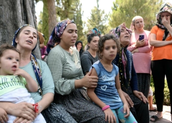 Adana'da, ilişkisi olduğunu iddia ettiği ayrı yaşadığı eşi Cansu Yıldız'ın çalıştığı fabrikaya gidip, burada çıkan kavgada araya giren Tolga Kılıç'ı (33) bıçaklayarak öldüren Durmuş Yıldız tutuklandı.