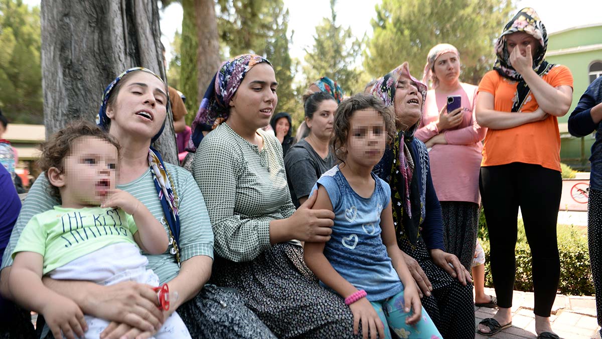 Adana'da, ilişkisi olduğunu iddia ettiği ayrı yaşadığı eşi Cansu Yıldız'ın çalıştığı fabrikaya gidip, burada çıkan kavgada araya giren Tolga Kılıç'ı (33) bıçaklayarak öldüren Durmuş Yıldız tutuklandı.