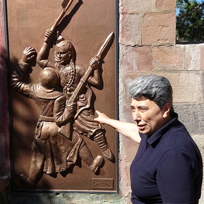 Azeri komutan Nene Hatun'un kabrini ziyaret etti