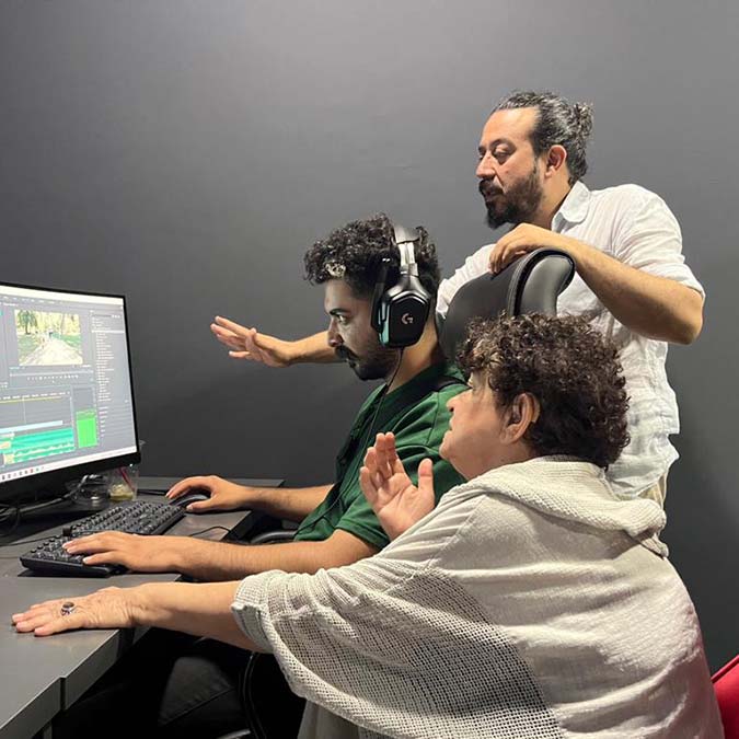 Bağımlılığa karşı sanatla mücadele başlatan Pınar öğretmen yapımcı öğrencileri oyuncu oldu.