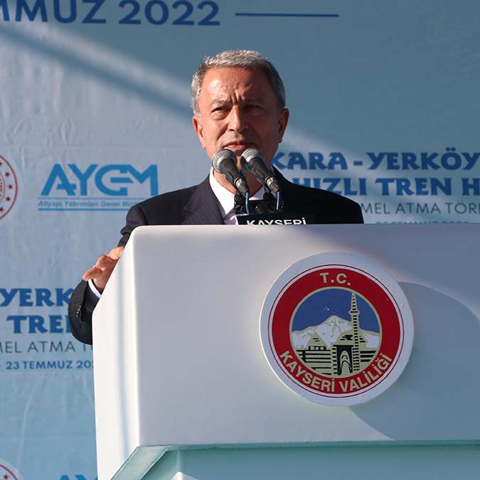 Yunanistan'ın Türk okullarının faaliyetlerini askıya almasına tepki