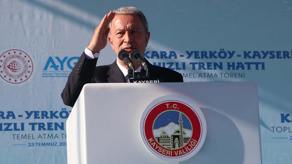 Yunanistan'ın Türk okullarının faaliyetlerini askıya almasına tepki