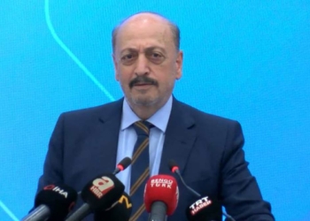 Her ailenin kapısında otomobili var