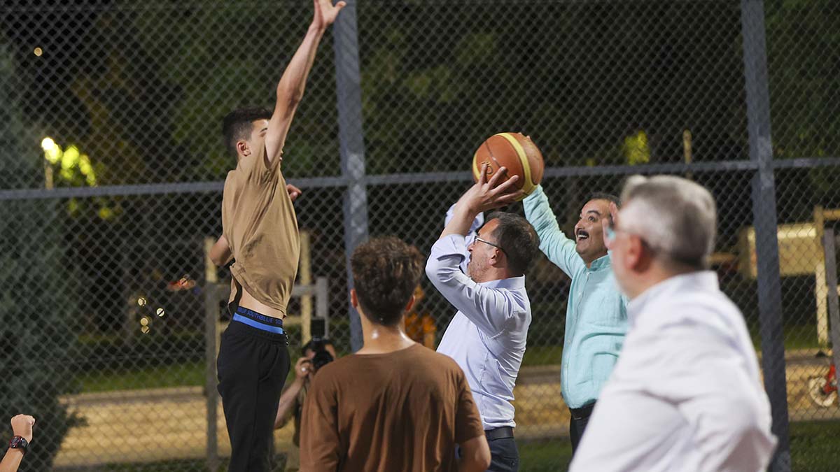 Muharrem Kasapoğlu Çorum'da basketbol oynadı