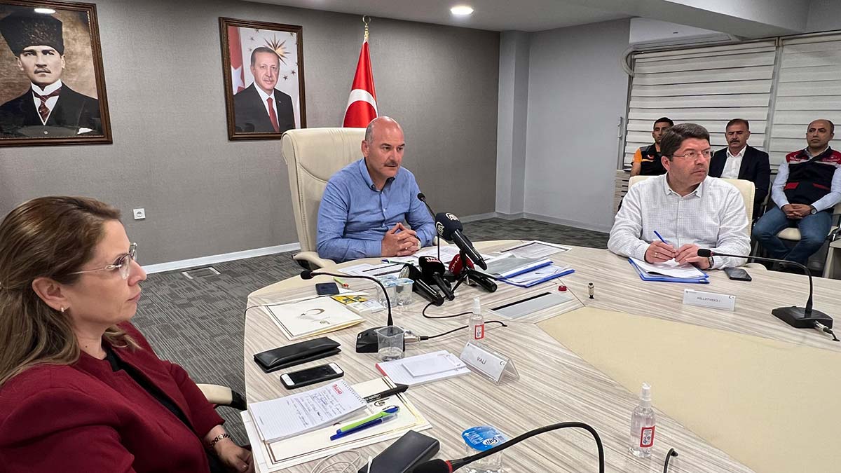 İçişleri Bakanı Süleyman Soylu, Kastamonu ve Bartın'da sel felaketi ile ilgili "Bu selde, yaptığımız hesaplamalar çerçevesinde 4.2 milyar TL'lik hasar oluştu" dedi.