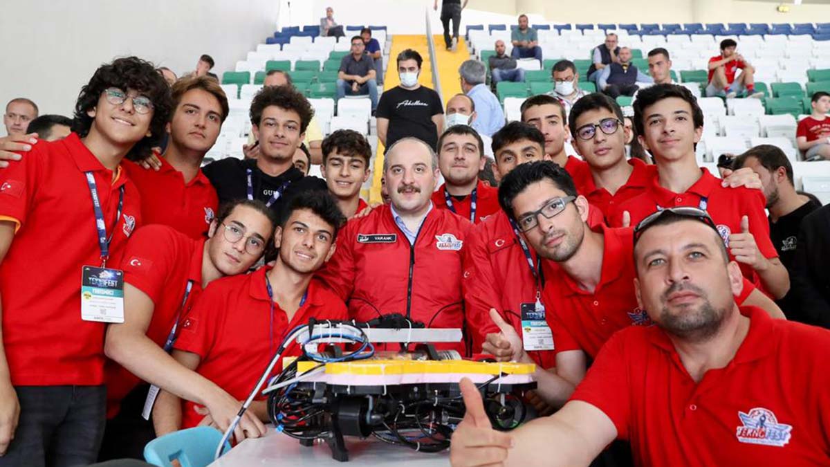 TEKNOFEST heyecanını dünyaya yayacağız