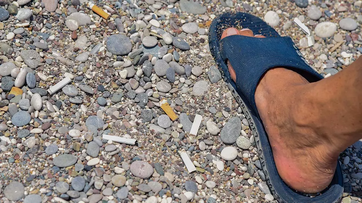 Bayram yogunlugu yasanan sahilde izmarit kirliligi 4755 dhaphoto7 - antalya haberleri - antalya'da son dakika, yerel haberler - haberton