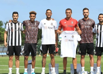 Beşiktaş'ın 2022-23 futbol sezonu formaları tanıtıldı