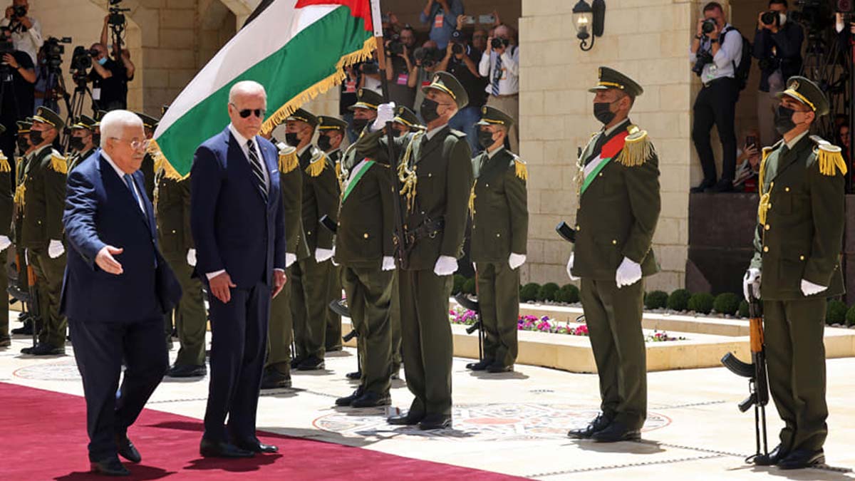 Joe Biden Filistin Devlet Başkanı ile basın toplantısı düzenledi