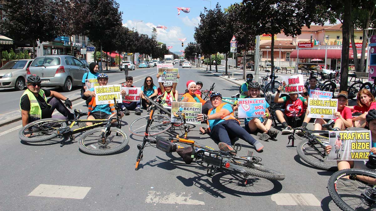 Düzce'de Benim kaportam bedenim eylemi