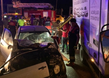 Bodrum'da otomobille kamyonet çarpıştı; 4 yaralı