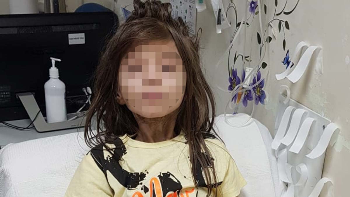 Çöp evde odaya kilitli çocuk baygın bulundu