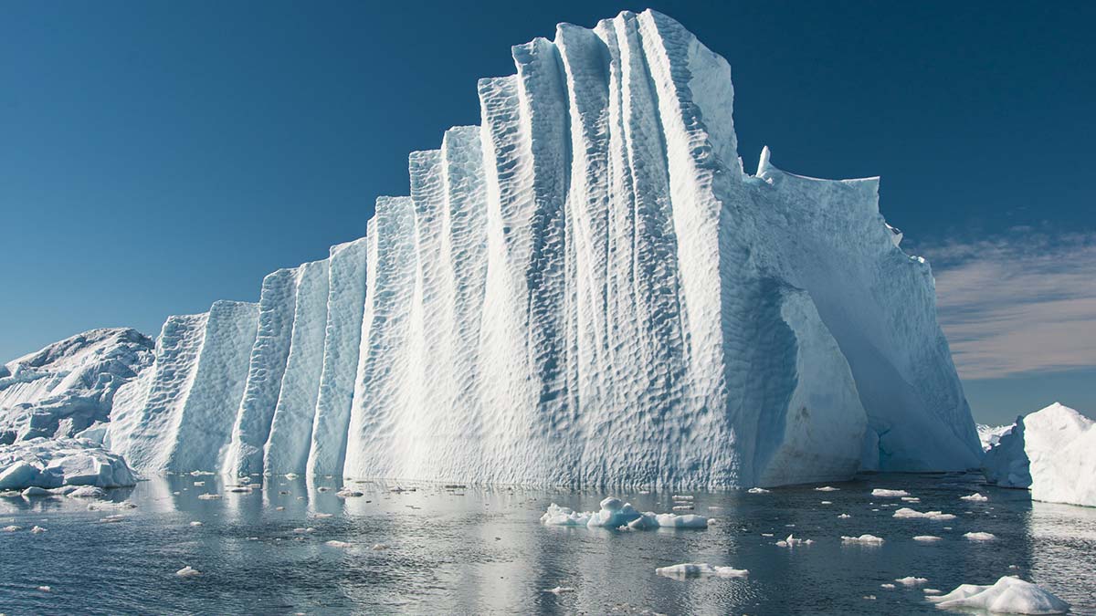 Cruise gemisi buzdağına çarptı