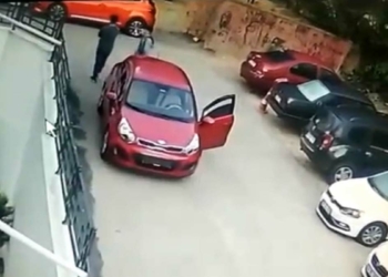 Çaldıkları otomobille hırsızlık yaptılar