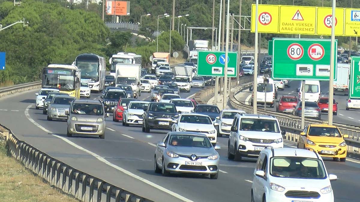 Çamlıca Gişelerinde trafik artmaya başladı