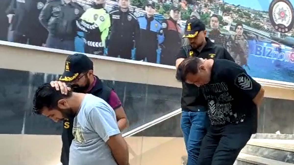 Sahte polisler yakalandı