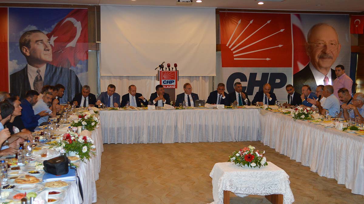 CHP Genel Başkan Yardımcısı Faik Öztrak, Türkiye genelinde oy oranlarının arttığını belirterek, "Artık anketlerde birinci parti olmaya başladık. Birçok anket bunu gösteriyor. Daha da ilerlediğimiz günlerde bu oranın daha fazla açıldığını göreceksiniz. Neden? Çünkü bizim tek derdimiz var, milletin derdine derman olmak" dedi.