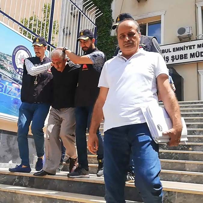 Bakırköy'de avukat Servet Bakırtaş'ı ardından Büyükçekmece'de Öznur Tufan'ı tabancayla vurarak öldüren çifte cinayet zanlısı Abdullah Türkoğlu adliyeye sevk edildi.