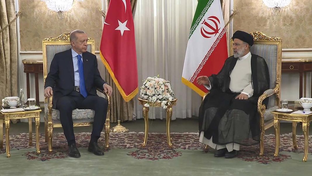 Erdoğan İran Cumhurbaşkanı İbrahim Reisi ile görüştü