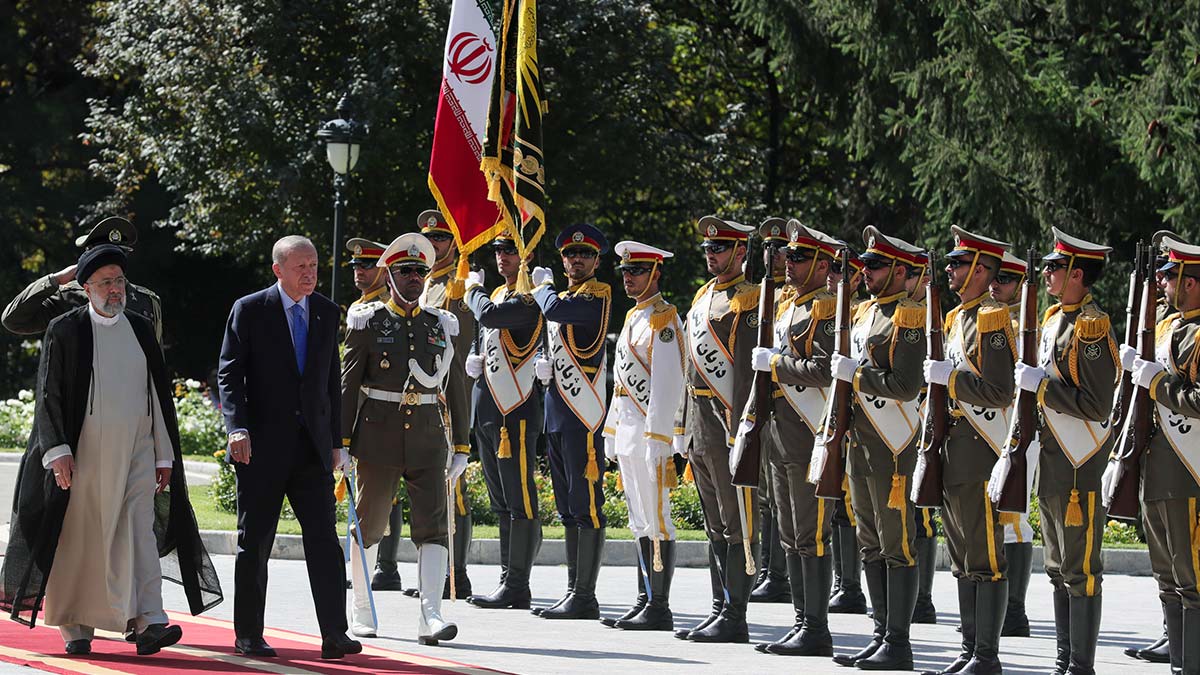 Erdoğan İran Cumhurbaşkanı İbrahim Reisi ile görüştü