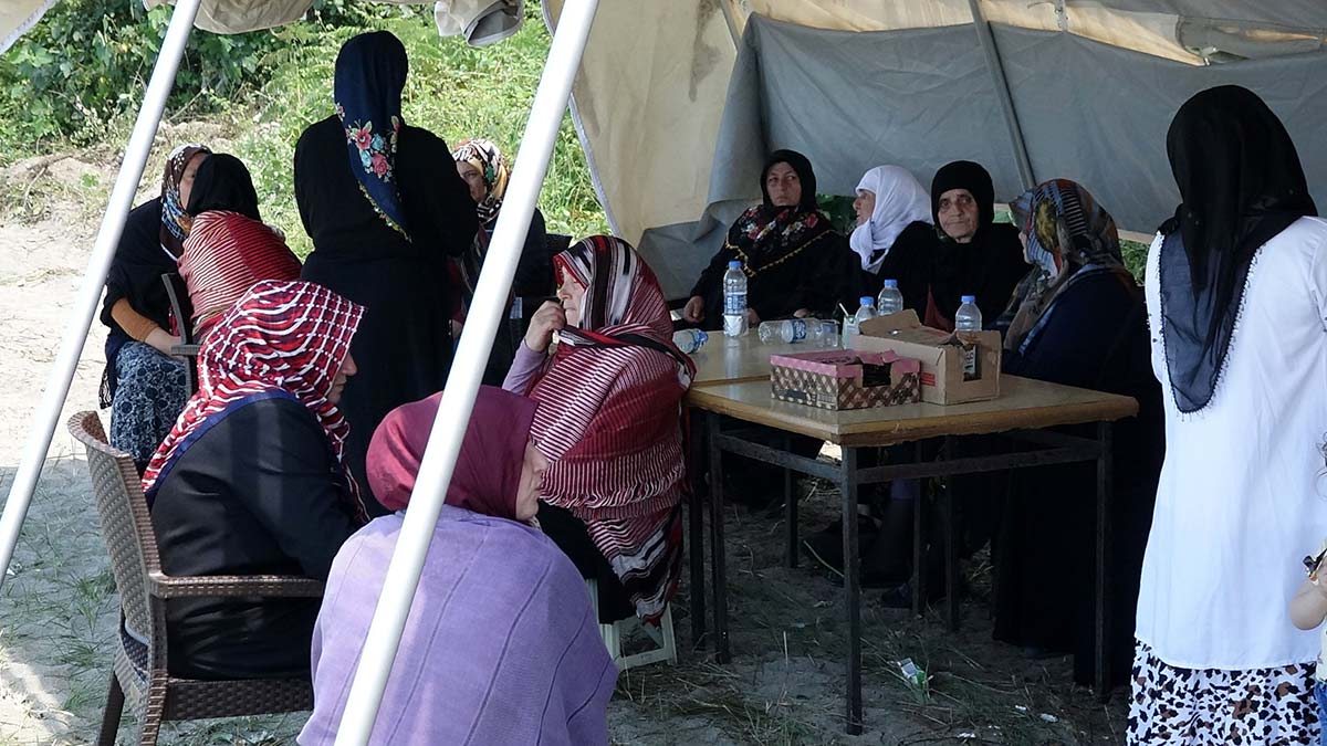 Trabzon’un Of ilçesinde dün akşam arkadaşlarıyla birlikte girdiği dalgalı denizde akıntıya kapılan İsmail Mete (19) kayboldu.