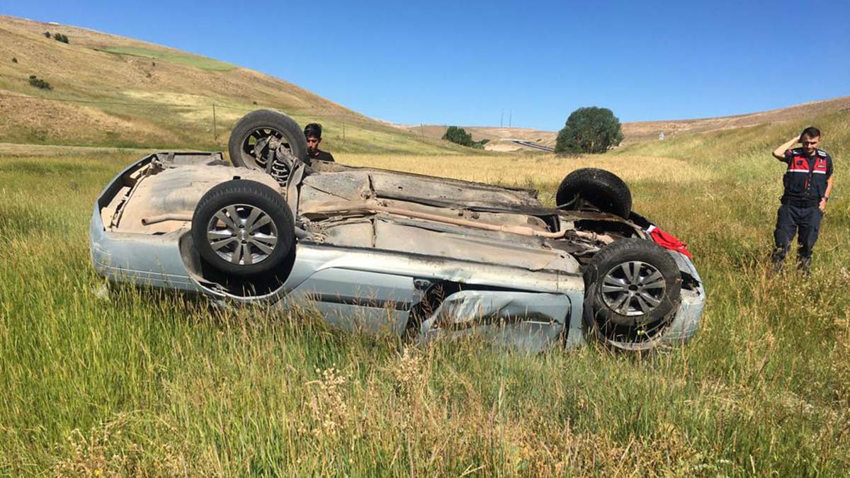 Devrilen otomobilin sürücüsü öldü