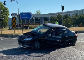 Dinamit yüklü kamyonet otomobile çarptı