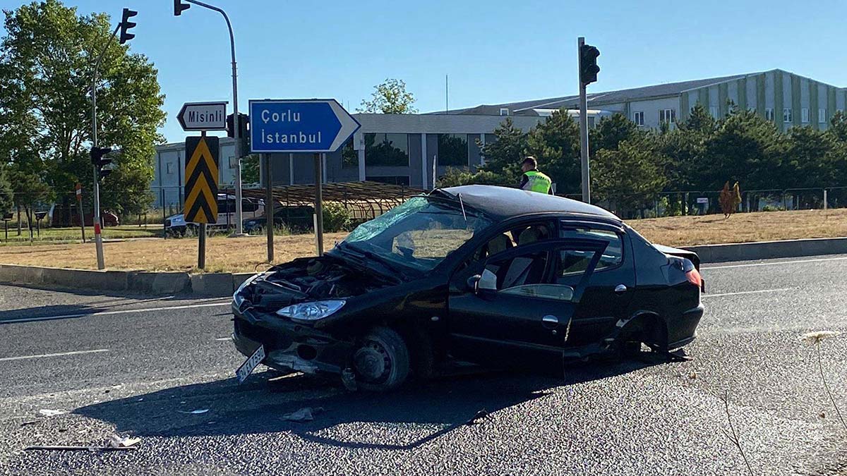 Dinamit yüklü kamyonet otomobile çarptı