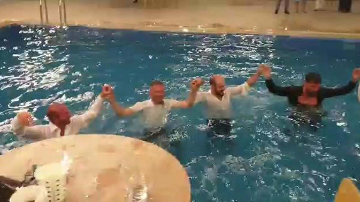 Düğünde havuzda horon teptiler