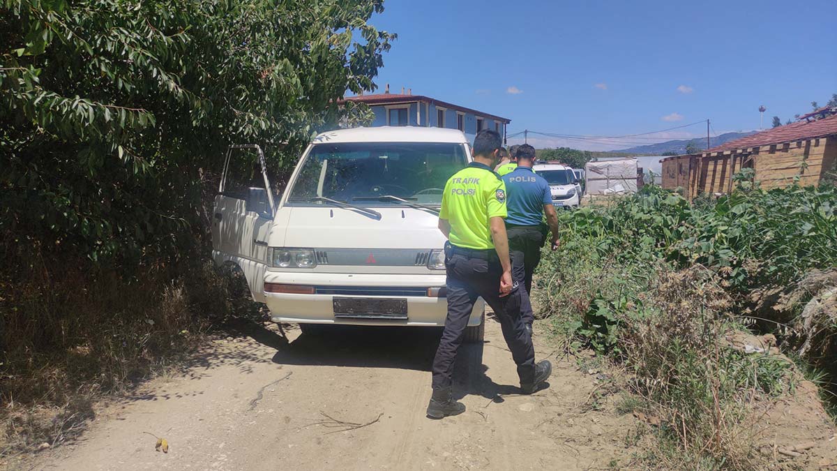 Dur ihtarına uymayan sürücünün minibüsü çalıntı çıktı