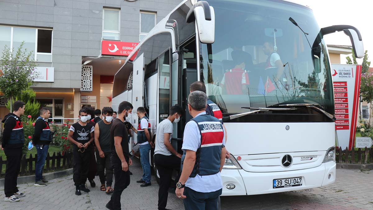 542 Afganistan uyruklu kaçak göçmen, ülkelerine gönderildi