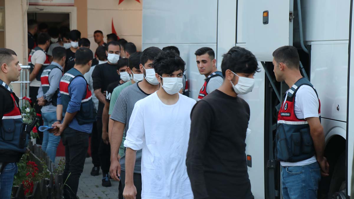 542 Afganistan uyruklu kaçak göçmen, ülkelerine gönderildi