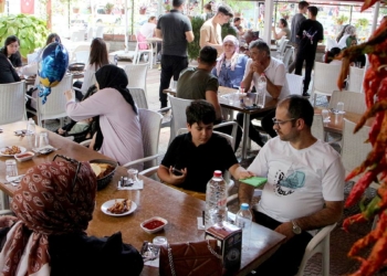 Meşhur lezzet tava ciğer için kuyruk oluştu