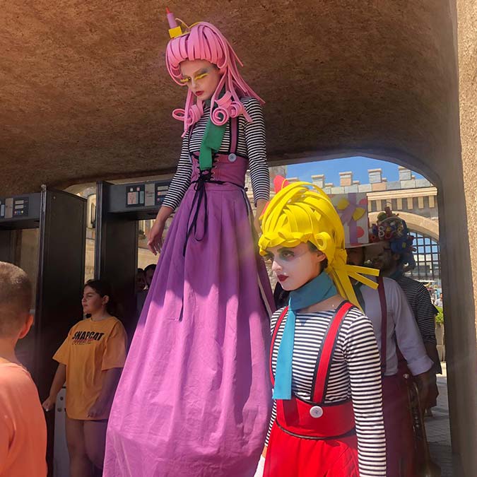 Vialand Tema Park'ta Kurban Bayramı macera ve adrenalinle başladı. Özel kortej ekibi, Fun Team Yarışması gibi eğlenceli etkinlikler ve sevilen kostüm karakterlerine ev sahipliği yapan park, birbirinden renkli gösterilere sahne oldu.