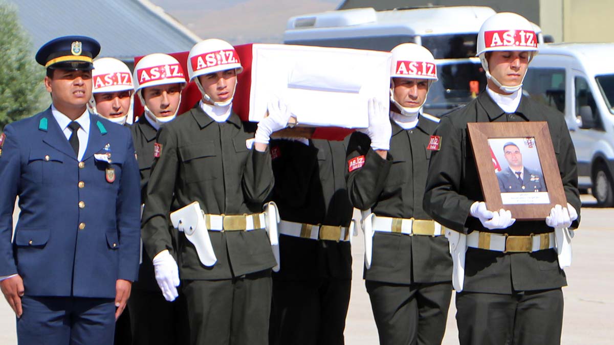 Şehit Selahattin Taşkın'ın acı haberi baba ocağına düştü