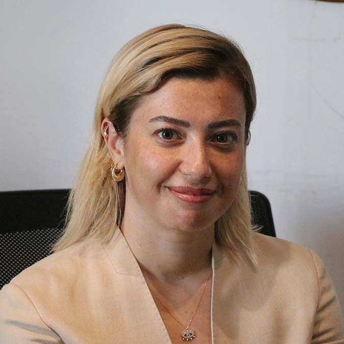 Denizli'nin Pamukkale ilçesinde yaşayan tekstilci iş insanı Mustafa Y., eşini barakaya kapatarak başına köpek bağladı 5 yıl hapis cezasına çarptırıldı.