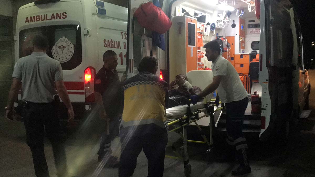 Yanlışlıkla tetiğe dokundu, kendini yaraladı