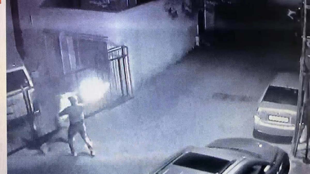 Milletvekiline molotofkokteylli saldırı kamerada