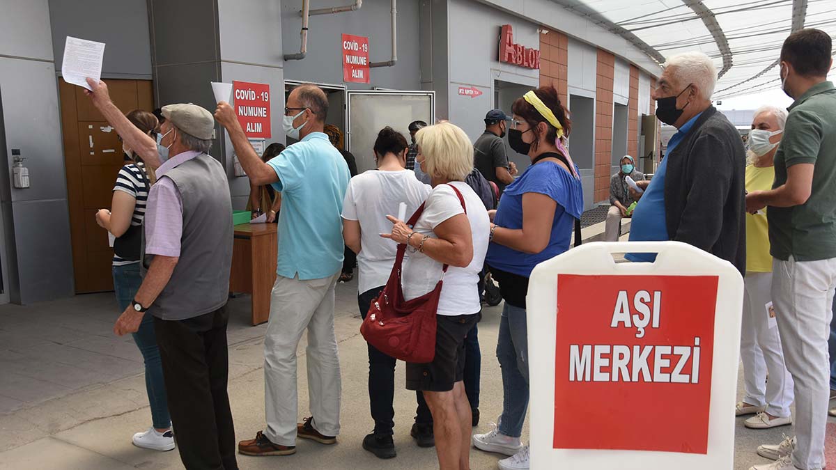 Eskişehir'de hatırlatma dozu kuyruğu
