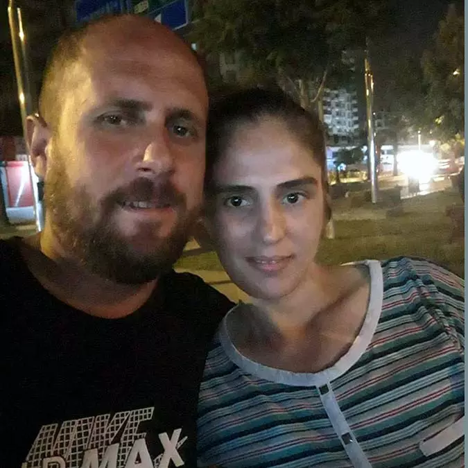 Adana'da, ilişkisi olduğunu iddia ettiği ayrı yaşadığı eşi cansu yıldız'ın çalıştığı fabrikaya gidip, burada çıkan kavgada araya giren tolga kılıç'ı (33) bıçaklayarak öldüren durmuş yıldız tutuklandı.