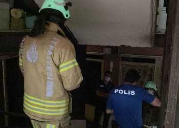 Asansör kabininde erkeğe ait ceset bulundu