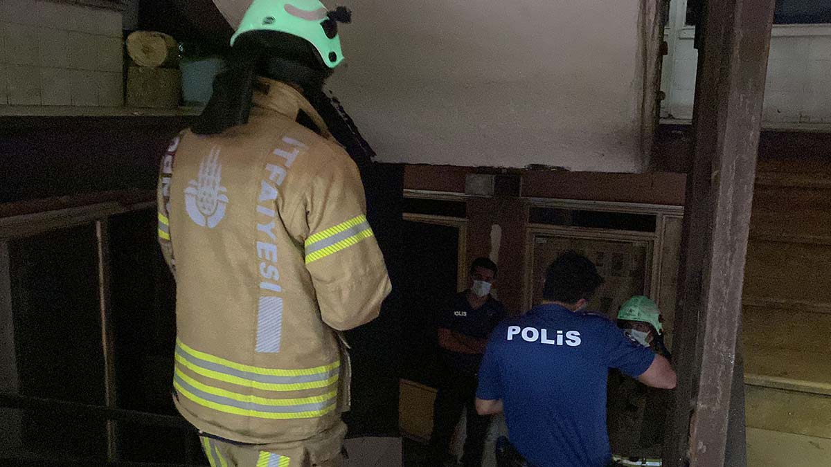 Asansör kabininde erkeğe ait ceset bulundu