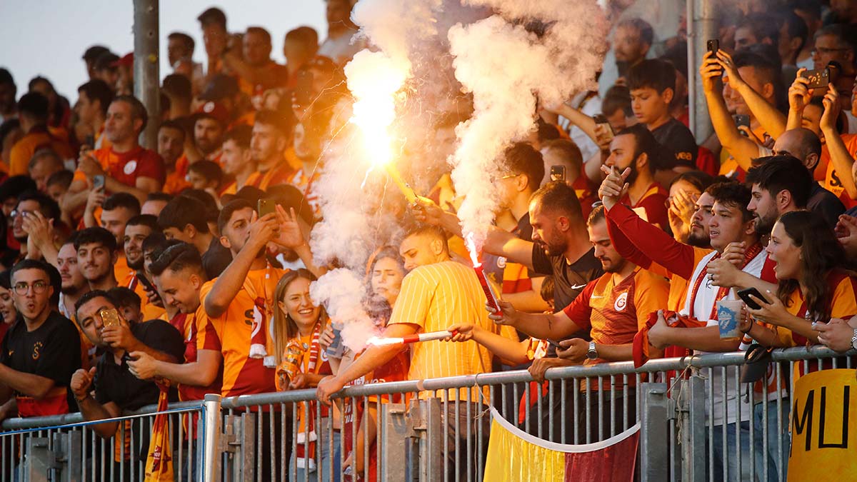 Galatasaray Avusturya kampındaki üçüncü hazırlık maçında Çekya'nın Sigma Olomouc takımını 2-0 mağlup etti.