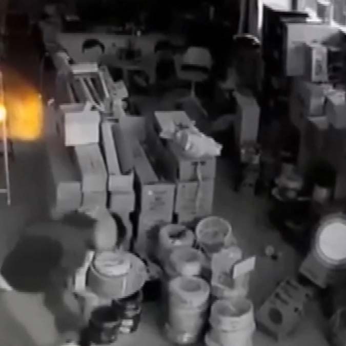 Gaziosmanpaşa'da hırsızlardan satırlı tehdit