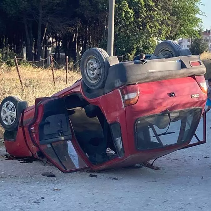 Gelibolu'da takla atan otomobilde 1 çocuk öldü
